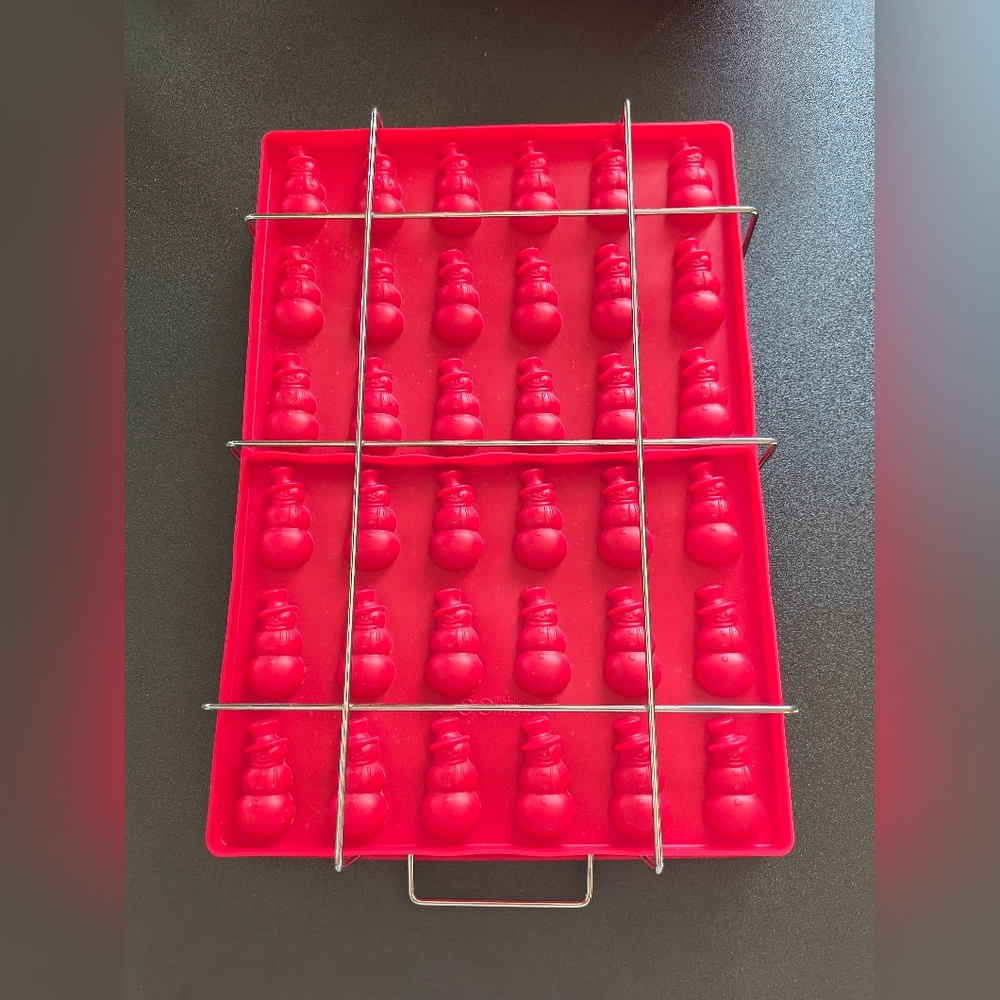 Holiday Silicone Bakeware Set With Racks - Picture 5 of 16